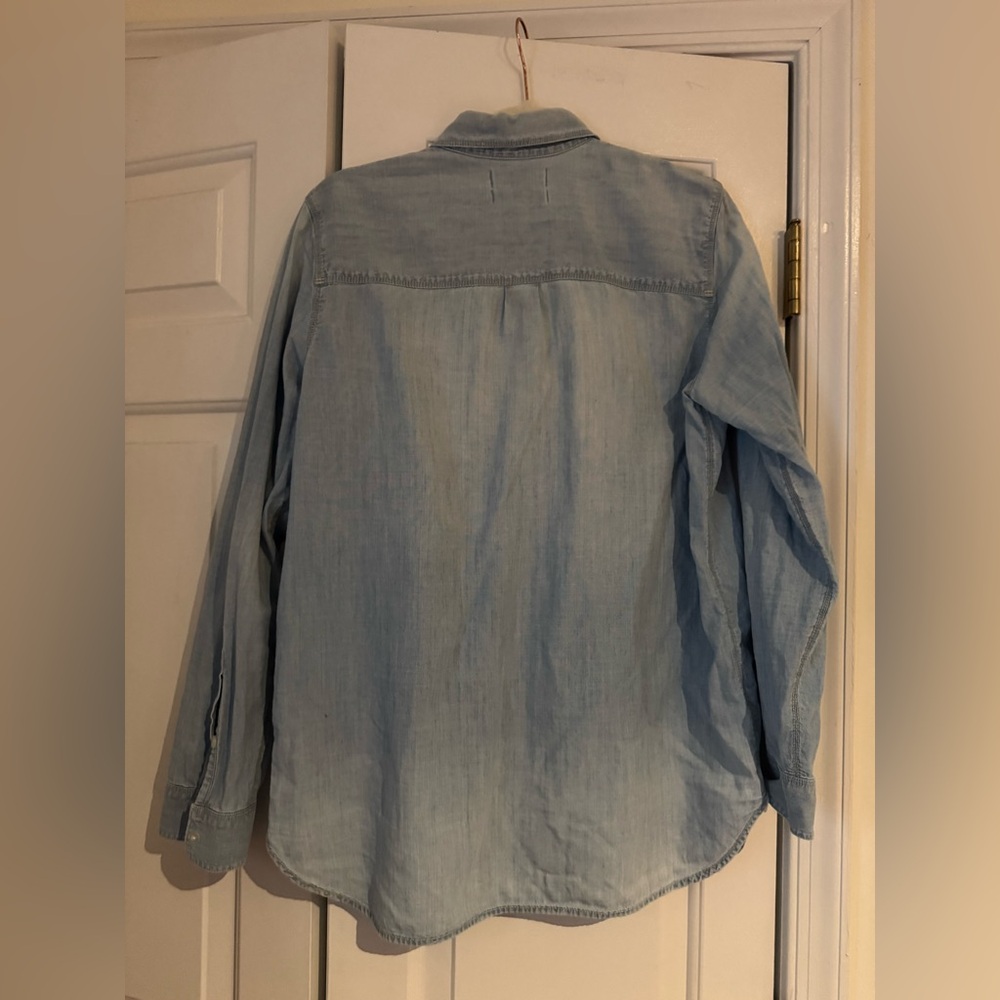 Madewell Chambray Ex-Boyfriend Shirt in Buckley Wash, Medium - Picture 5 of 6